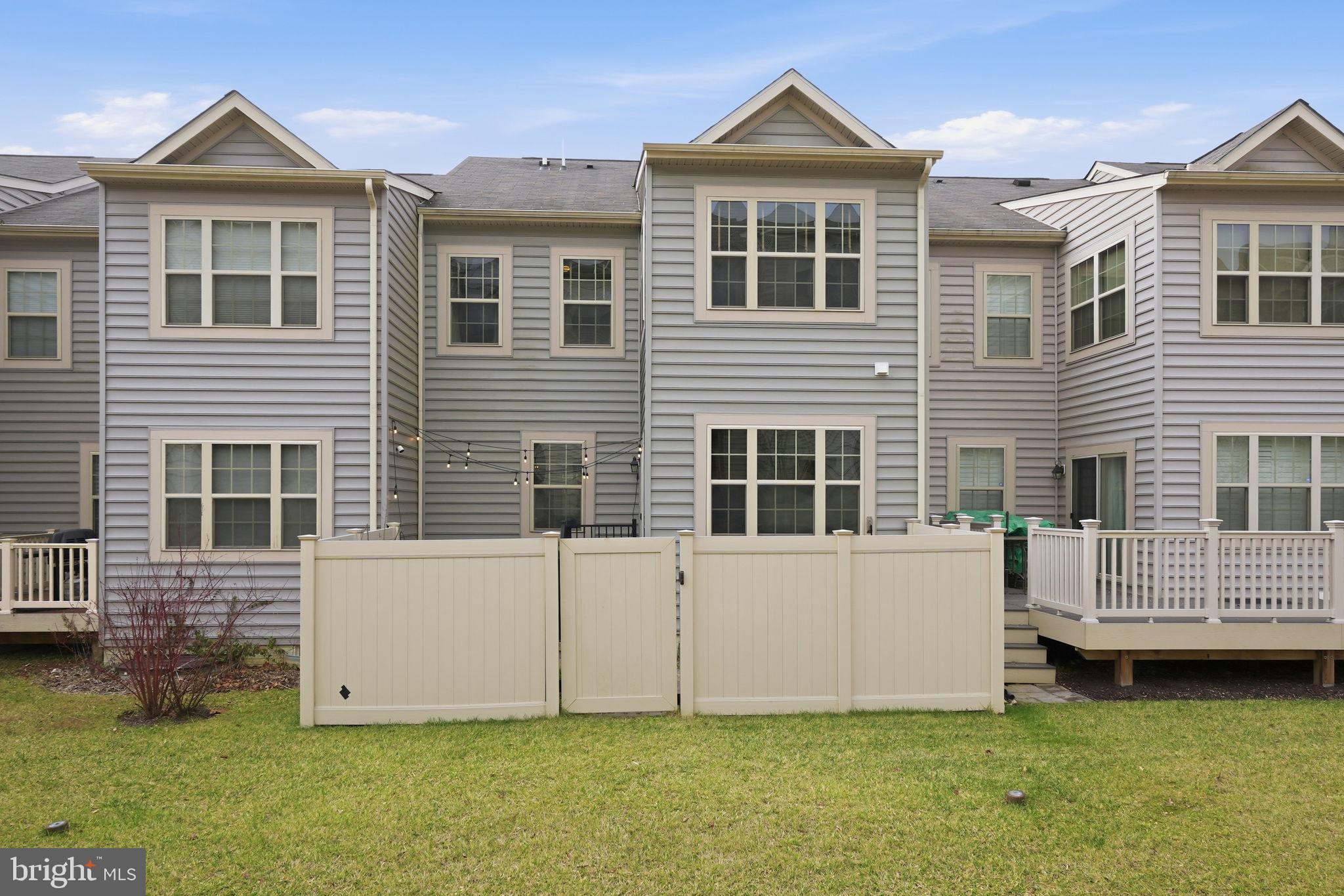 208 ADMIRALS COURT
