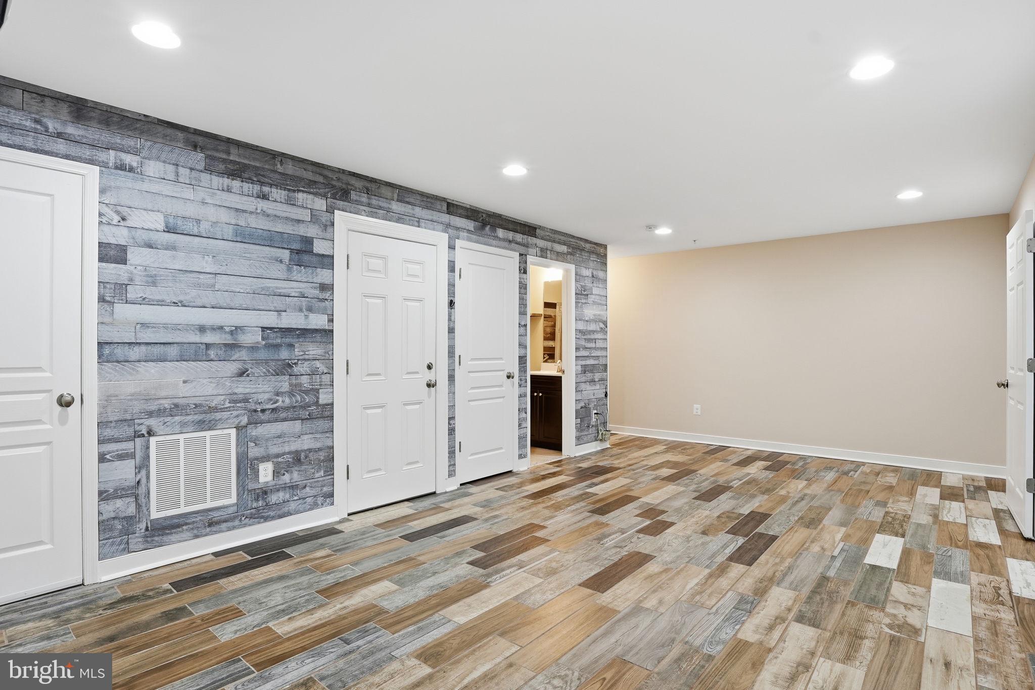 208 ADMIRALS COURT