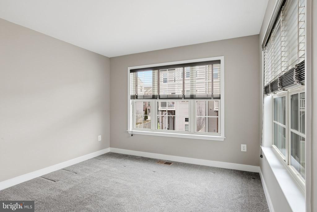 208 ADMIRALS COURT