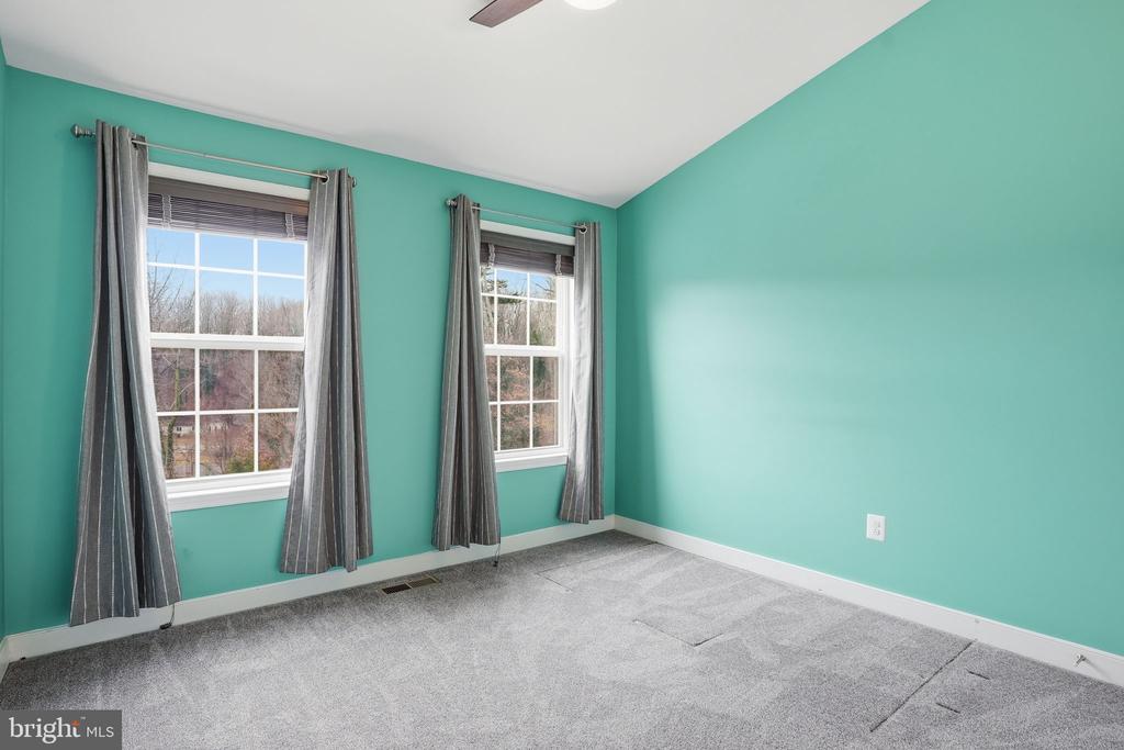 208 ADMIRALS COURT