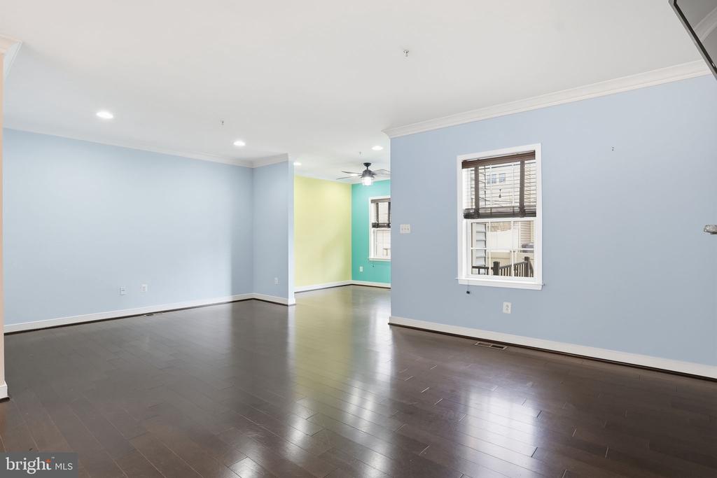 208 ADMIRALS COURT