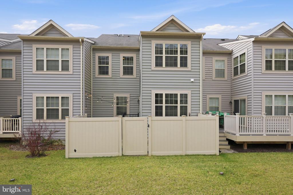 208 ADMIRALS COURT