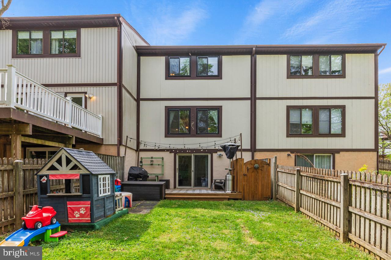 453 KNOTTWOOD COURT