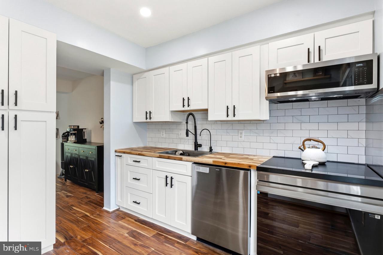 453 KNOTTWOOD COURT