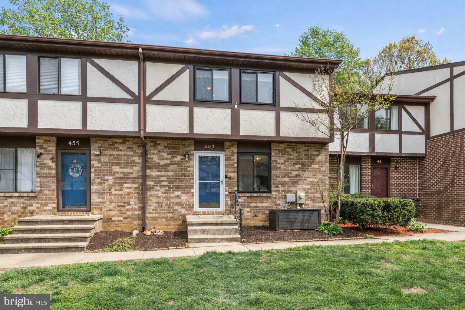 453 KNOTTWOOD COURT