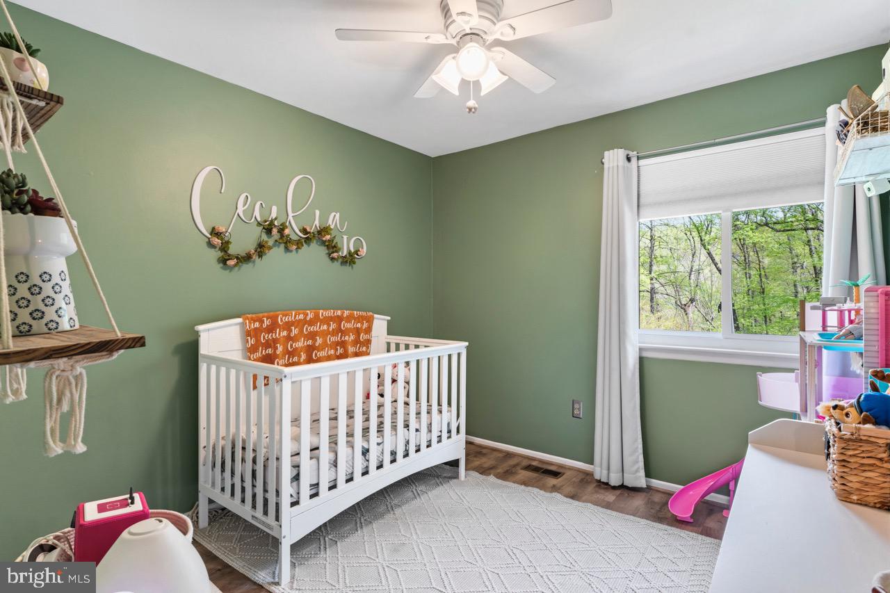 453 KNOTTWOOD COURT