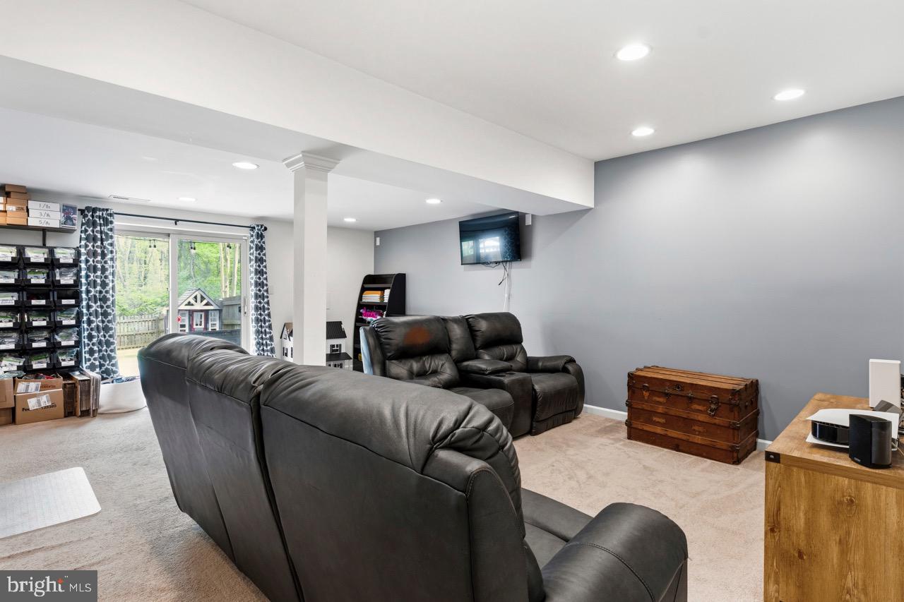 453 KNOTTWOOD COURT