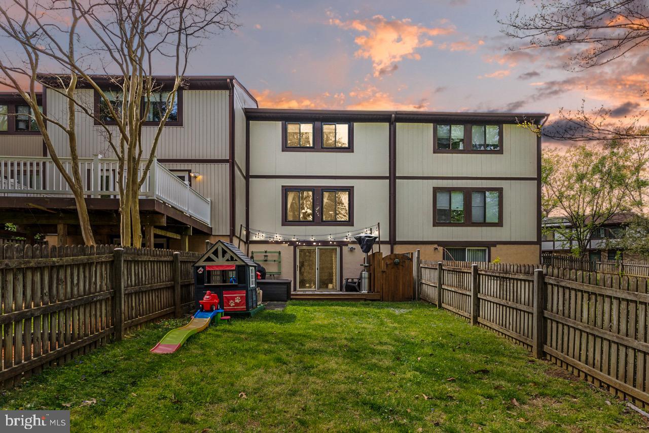 453 KNOTTWOOD COURT