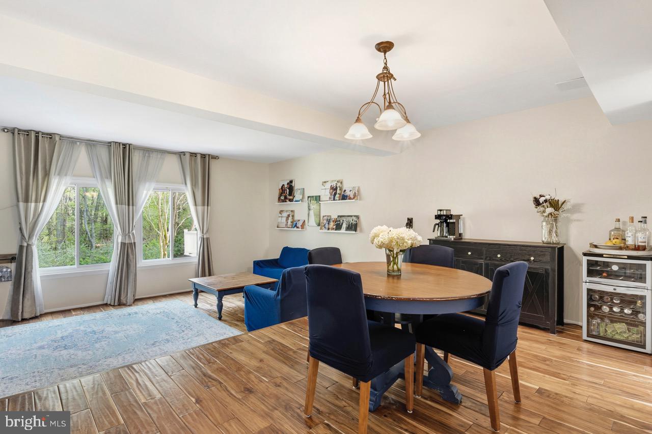 453 KNOTTWOOD COURT