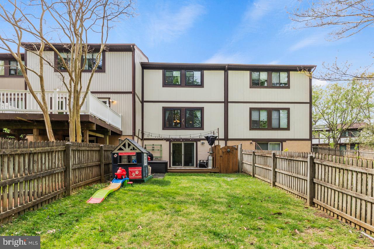 453 KNOTTWOOD COURT