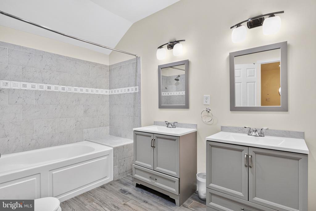 866 CHESTNUT TREE DRIVE