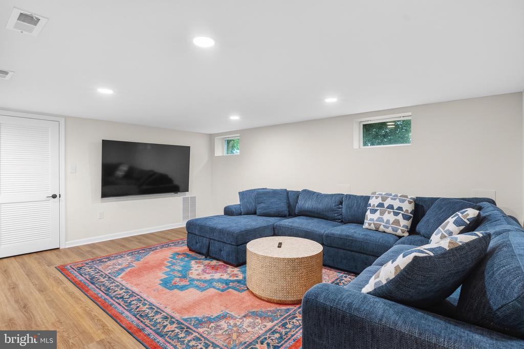 866 CHESTNUT TREE DRIVE