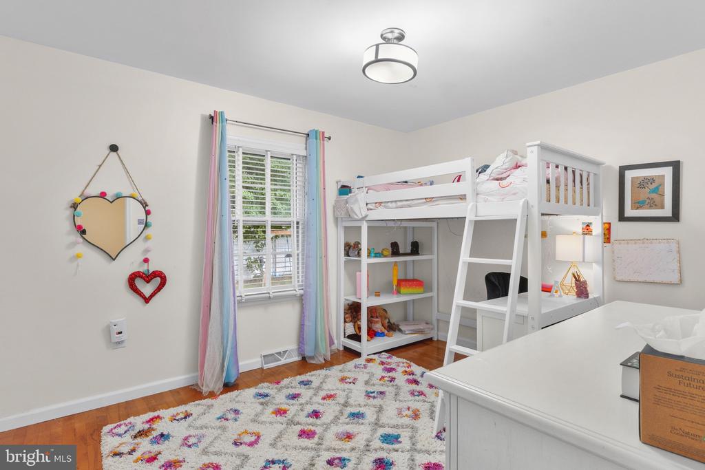866 CHESTNUT TREE DRIVE