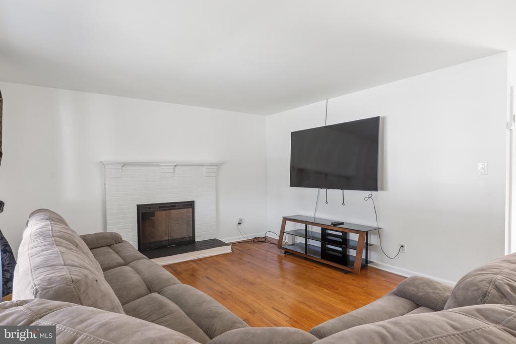 1607 CEDAR PARK ROAD
