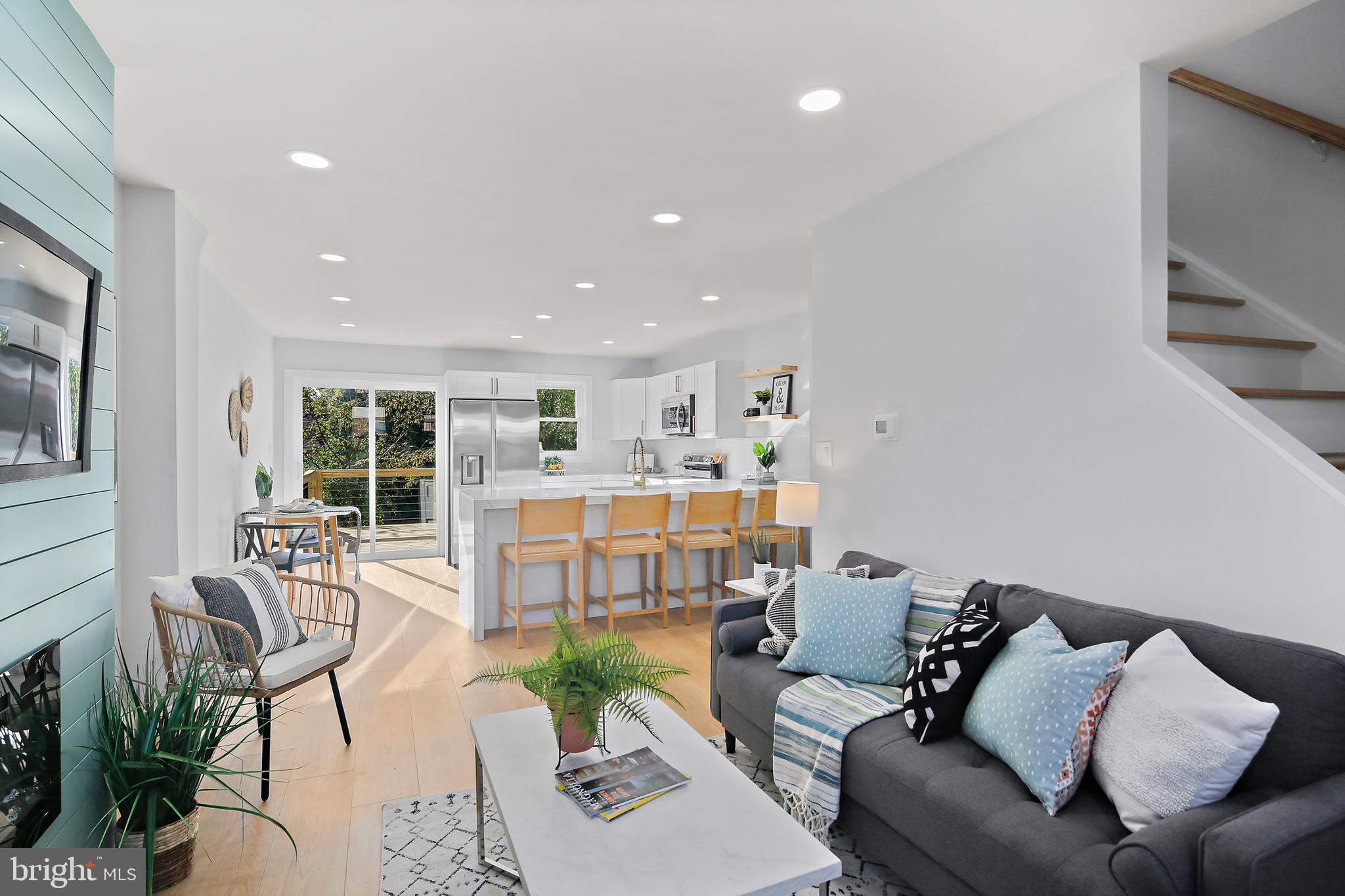 621 Glynock Pl