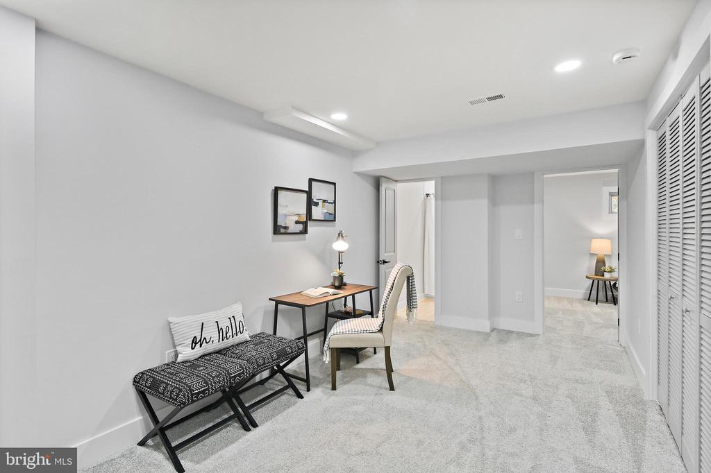 621 Glynock Pl