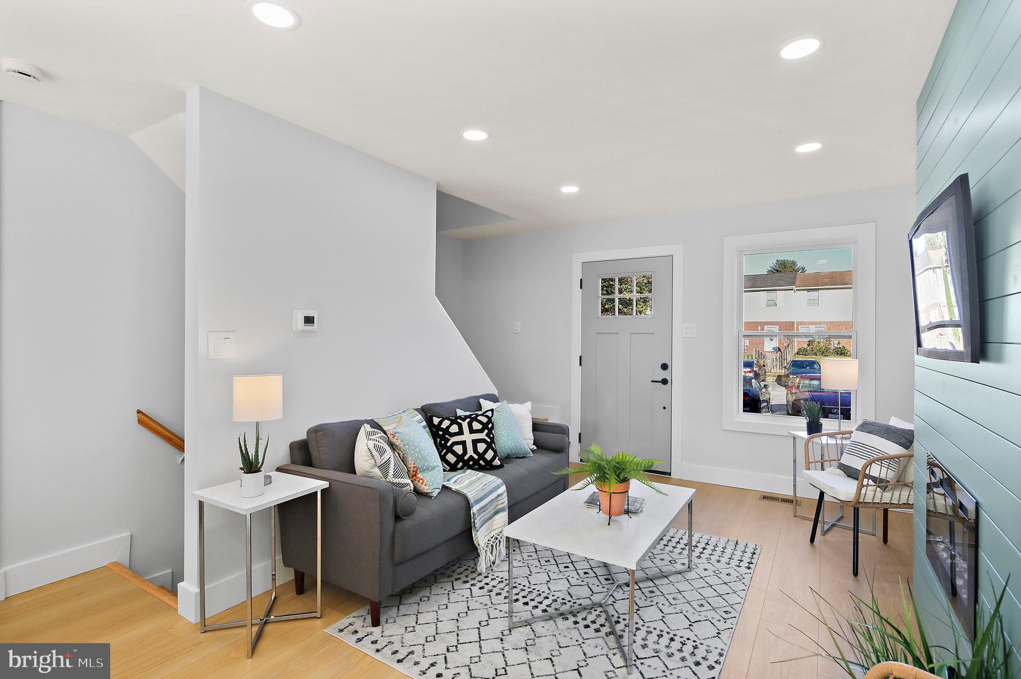 621 Glynock Pl