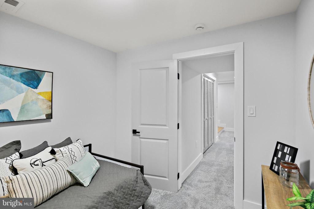 621 Glynock Pl