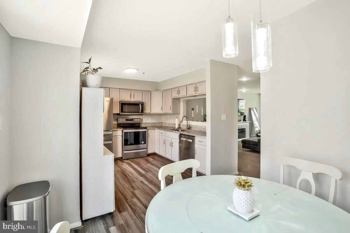 3953 Elite St