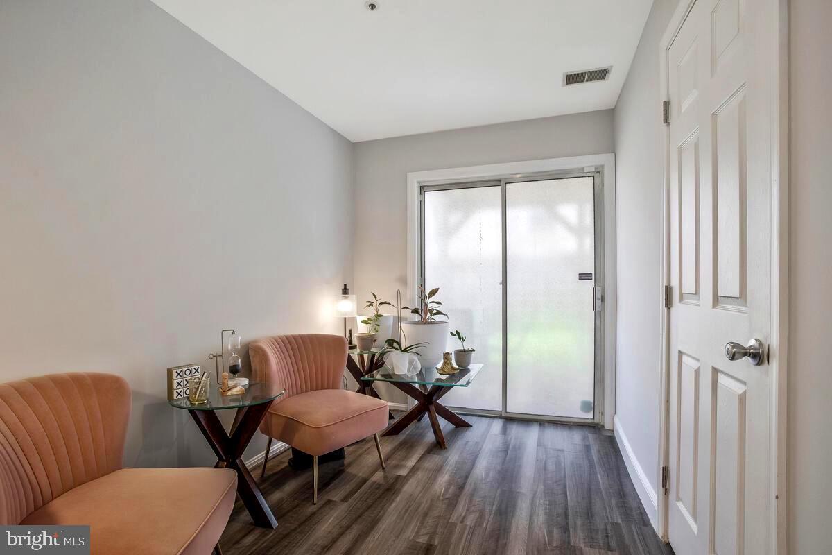 3953 Elite St