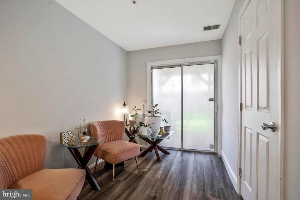 3953 Elite St