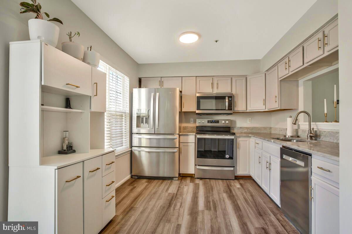 3953 Elite St