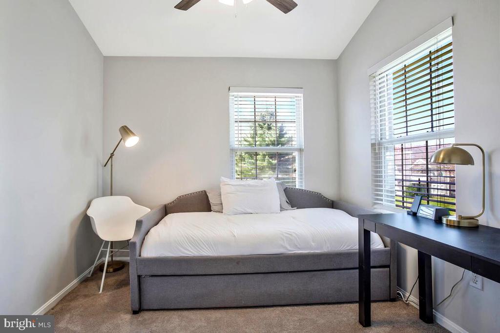 3953 Elite St