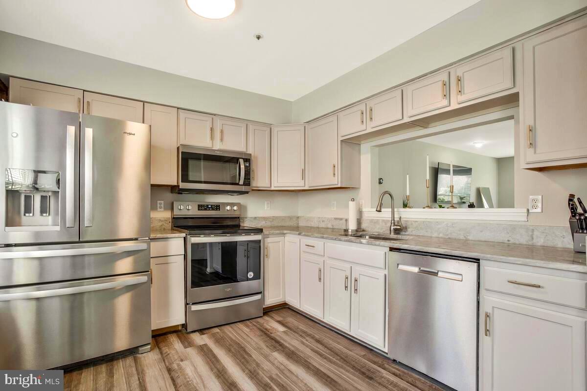 3953 Elite St
