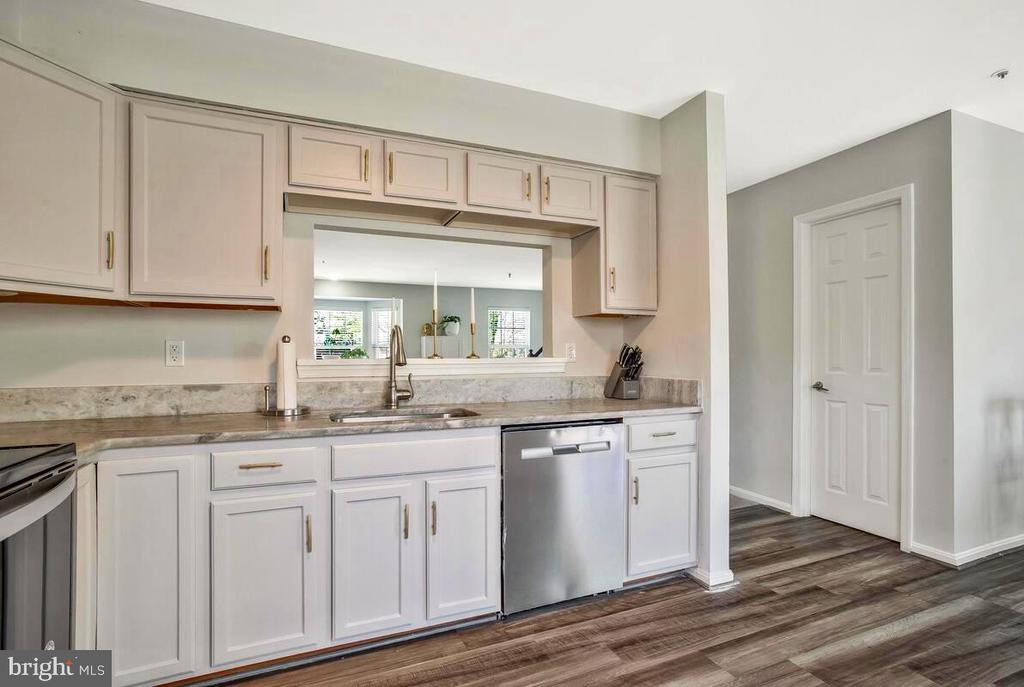 3953 Elite St