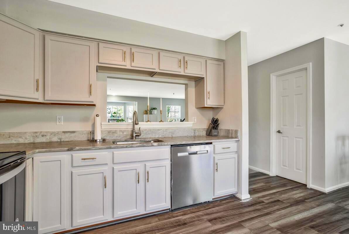 3953 Elite St