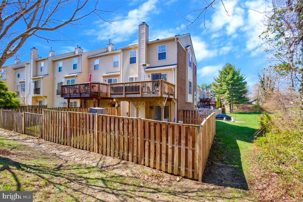 3953 Elite St