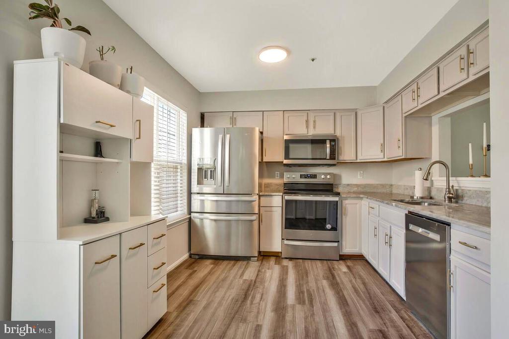3953 Elite St