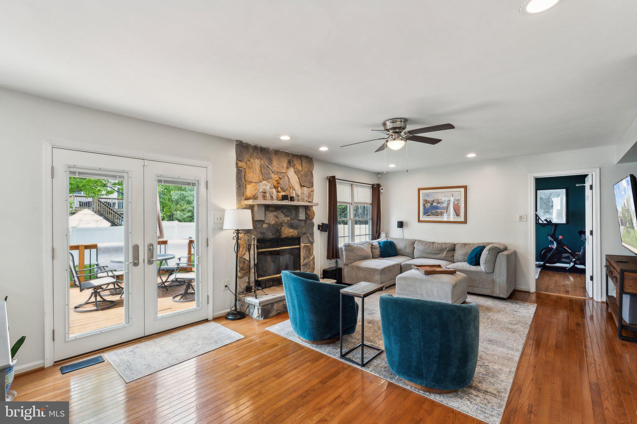 44 Dorothy Ln