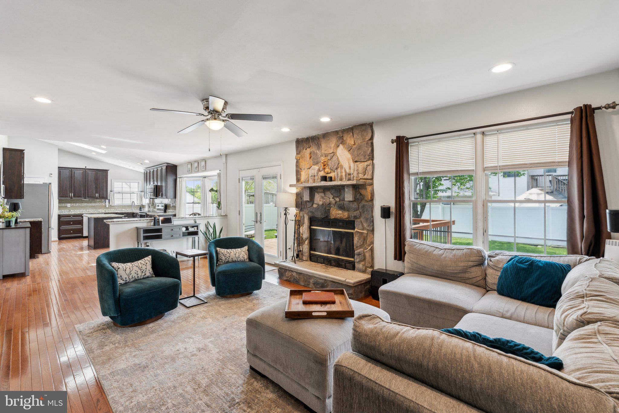 44 Dorothy Ln