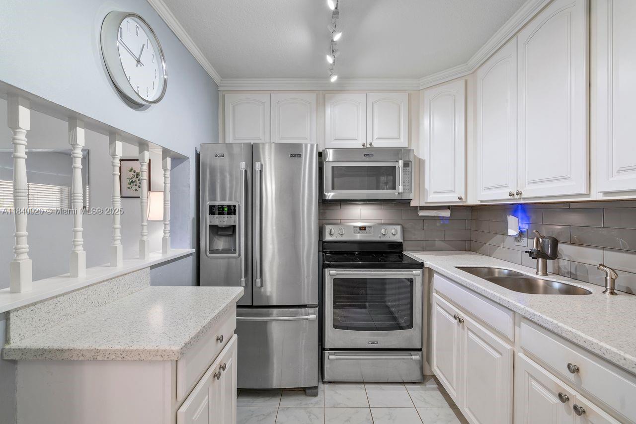 3360 Lake Osborne Dr # 104