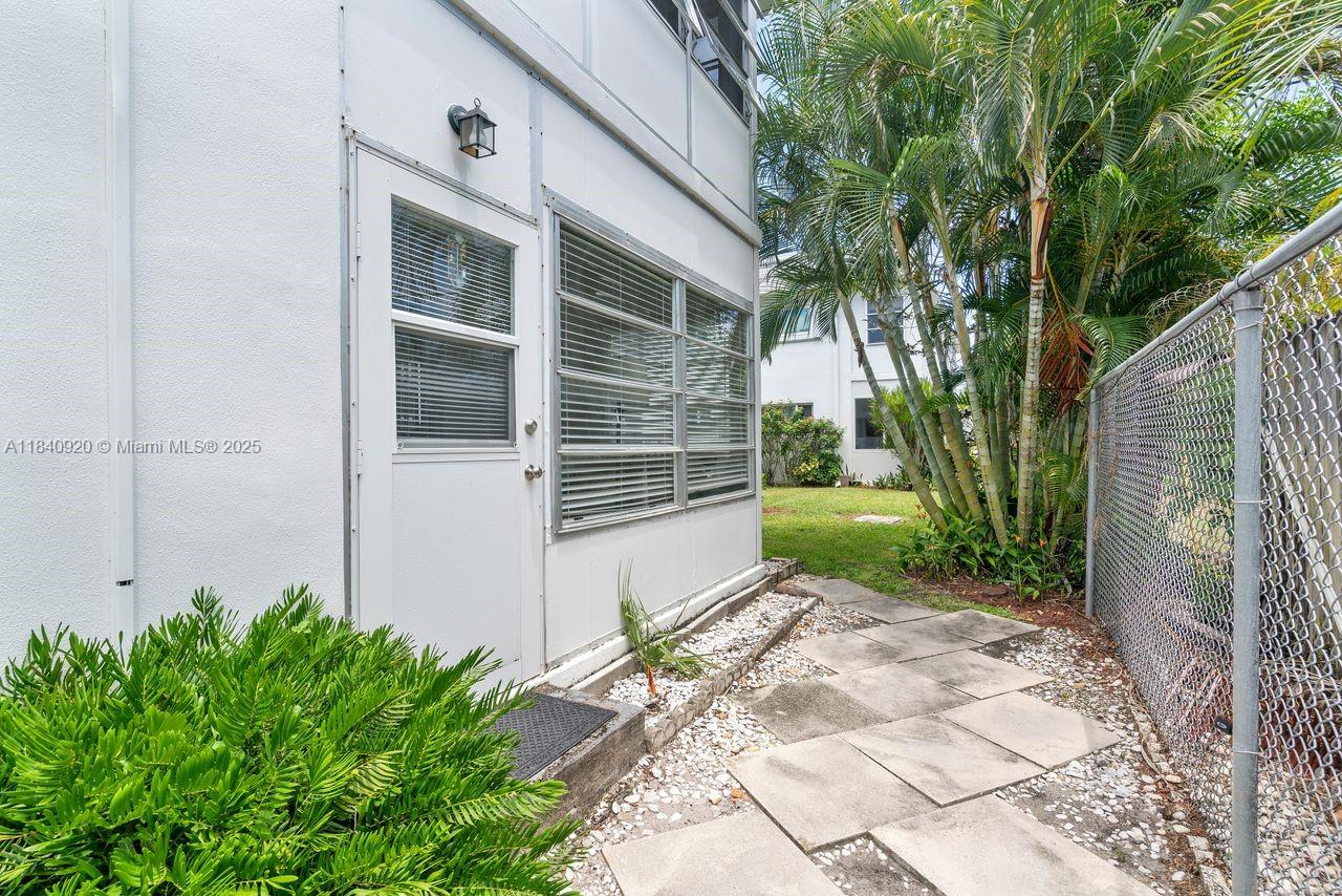 3360 Lake Osborne Dr # 104