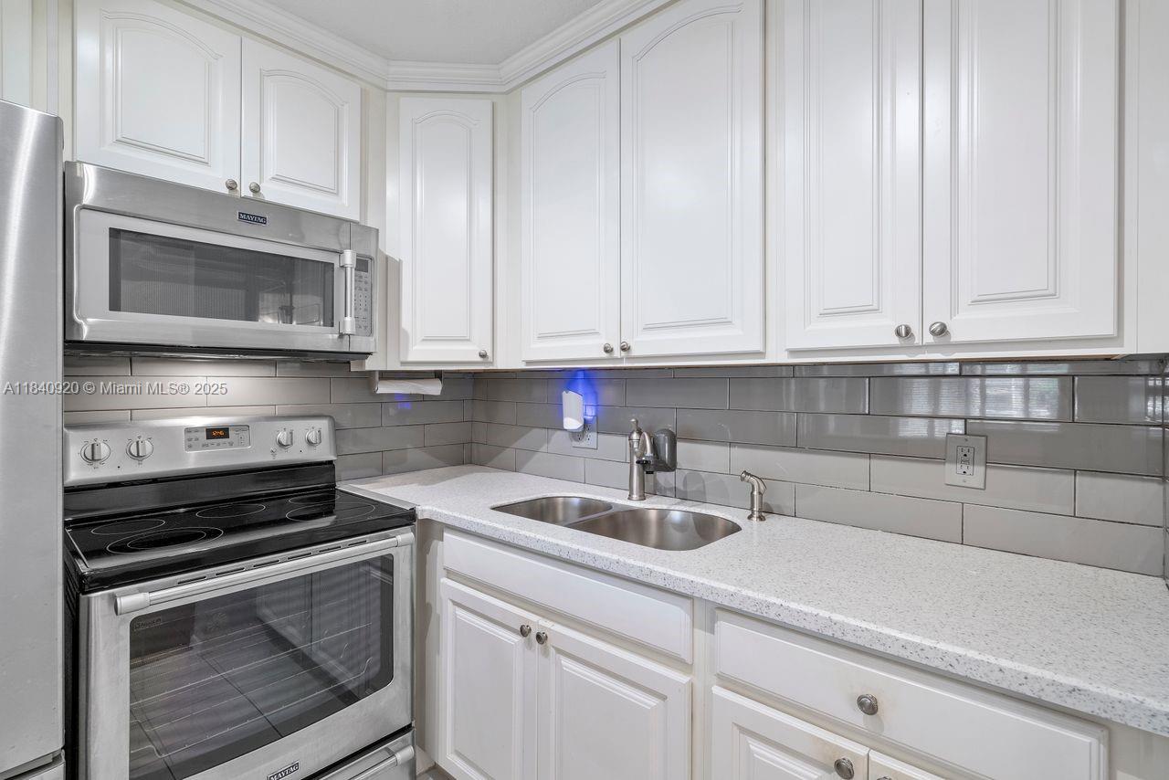 3360 Lake Osborne Dr # 104