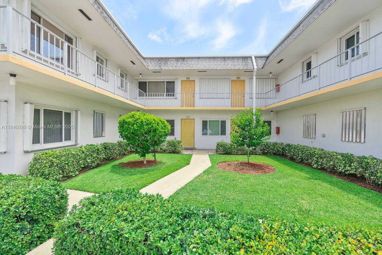 3360 Lake Osborne Dr # 104