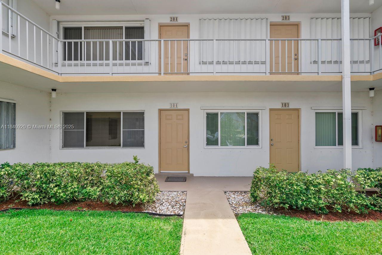 3360 Lake Osborne Dr # 104