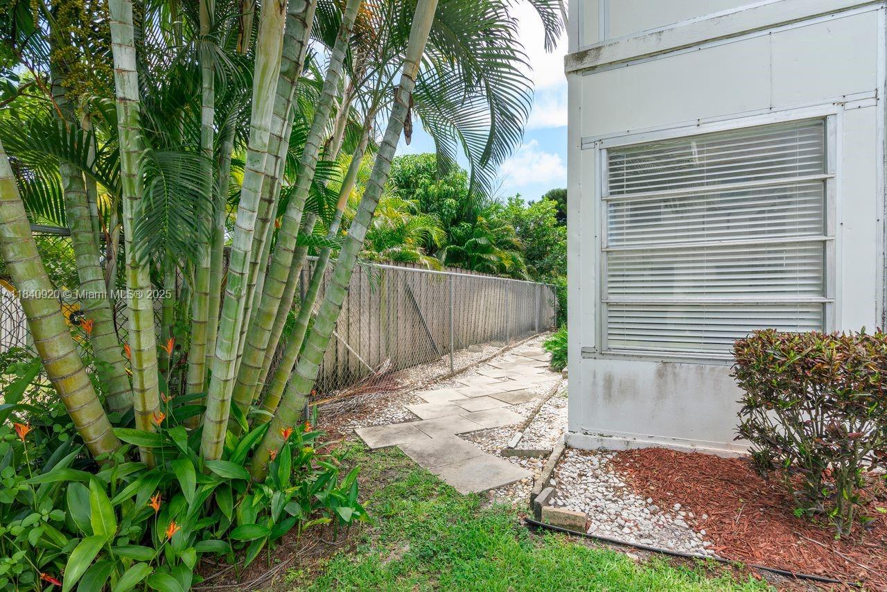 3360 Lake Osborne Dr # 104