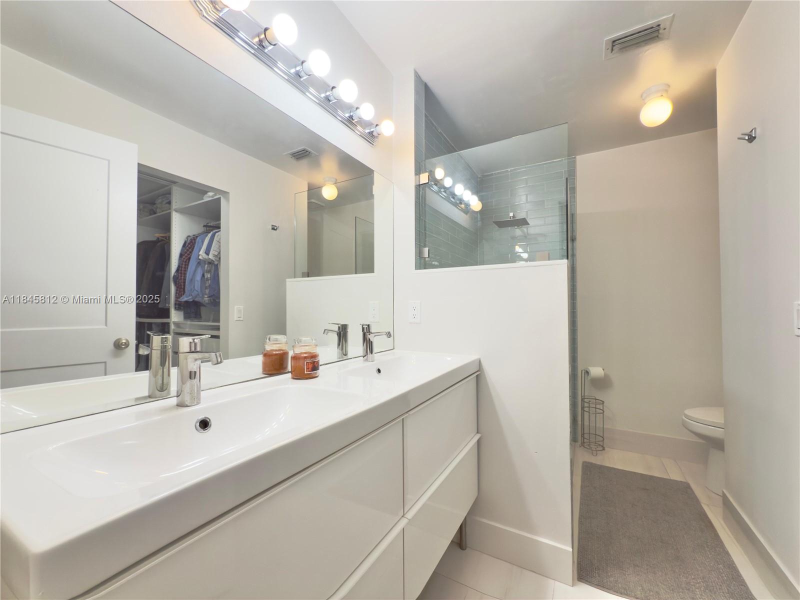 3078 S Oakland Forest Dr # 605