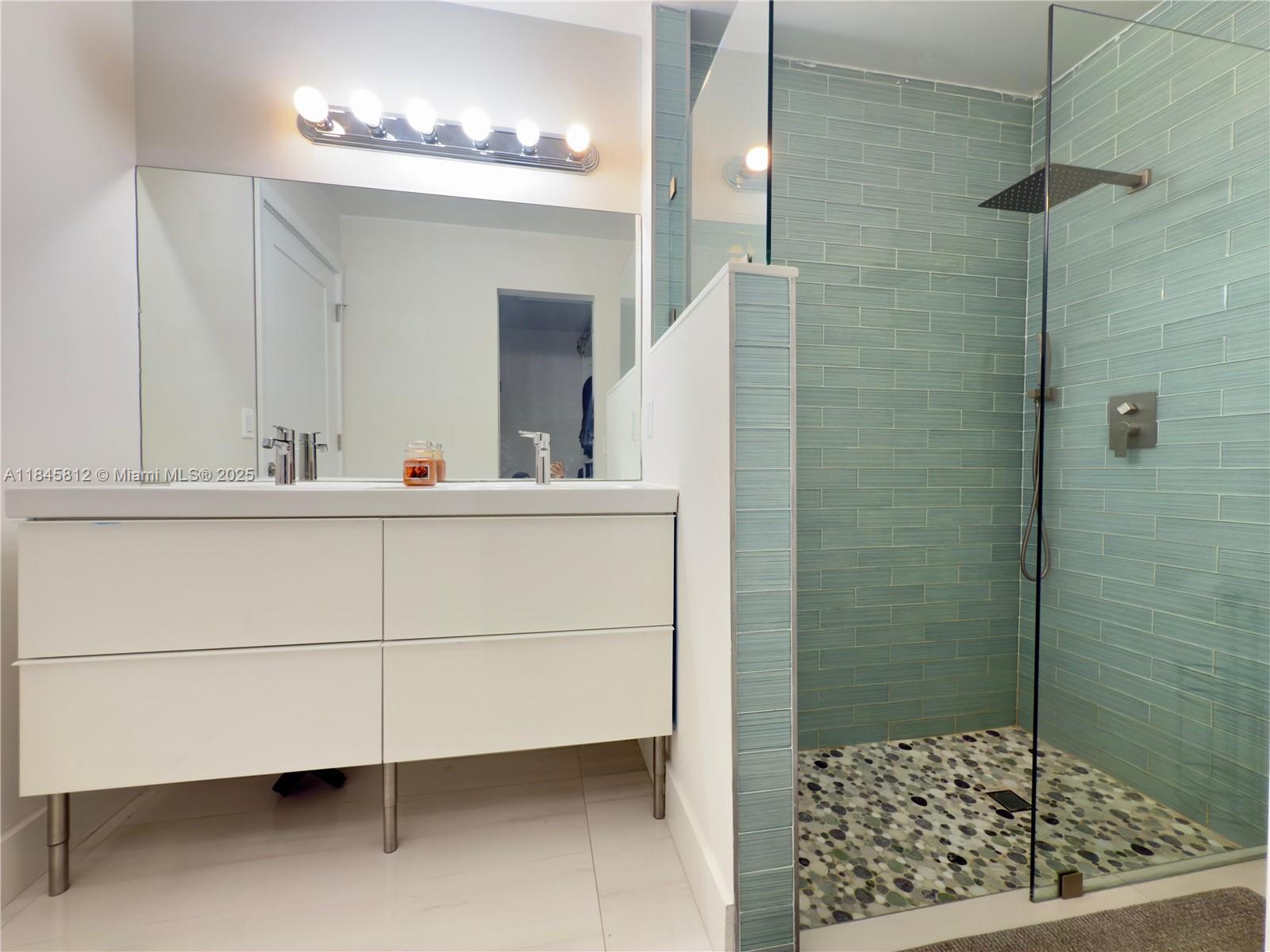 3078 S Oakland Forest Dr # 605