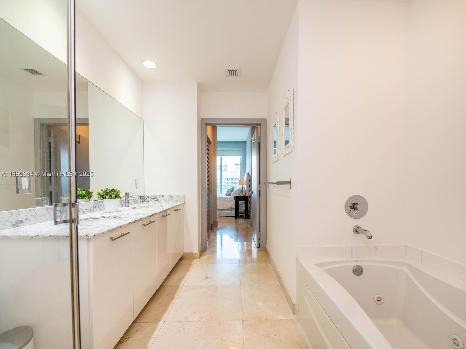 950 Brickell Bay Dr # 4104