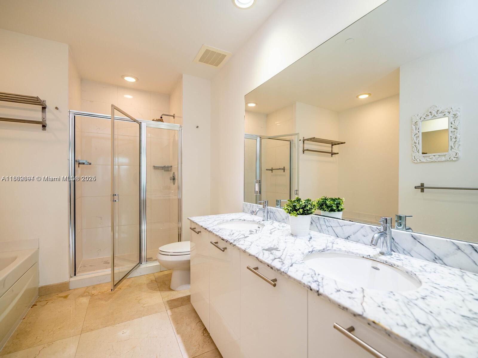 950 Brickell Bay Dr # 4104