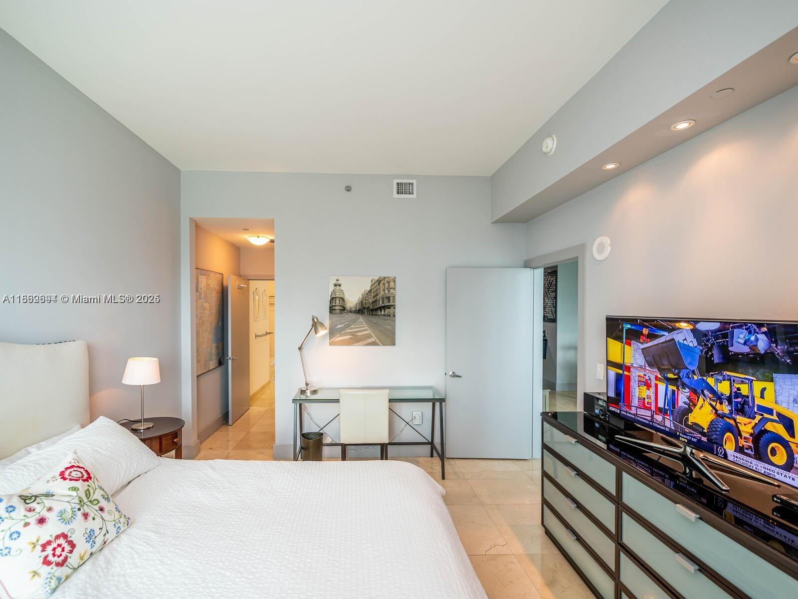 950 Brickell Bay Dr # 4104