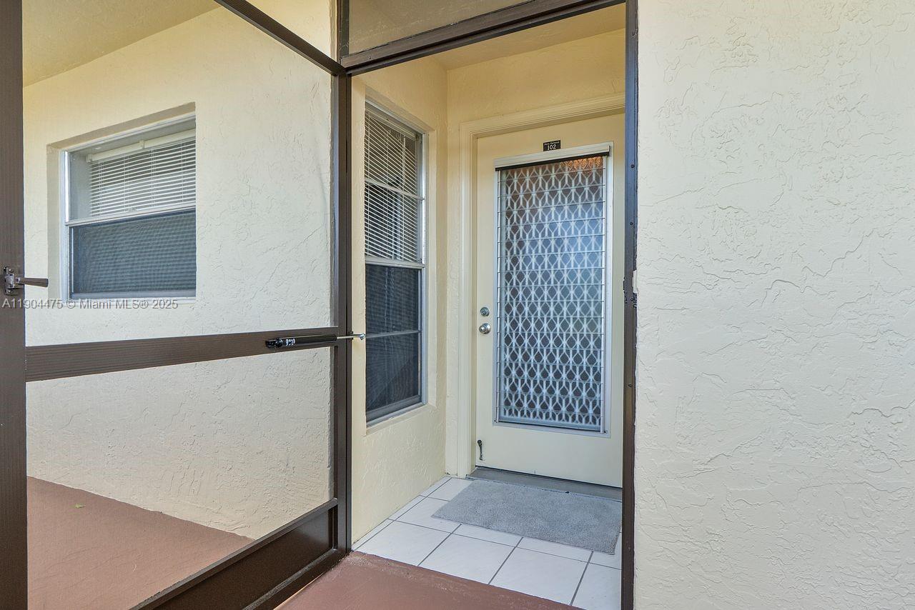 23249 N Barwood Ln N # 102