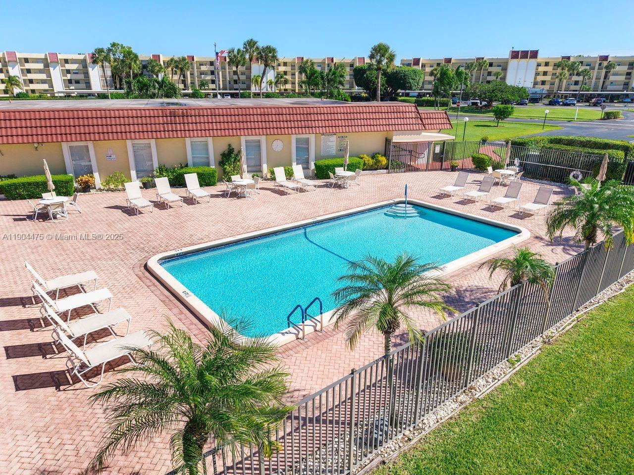 23249 N Barwood Ln N # 102