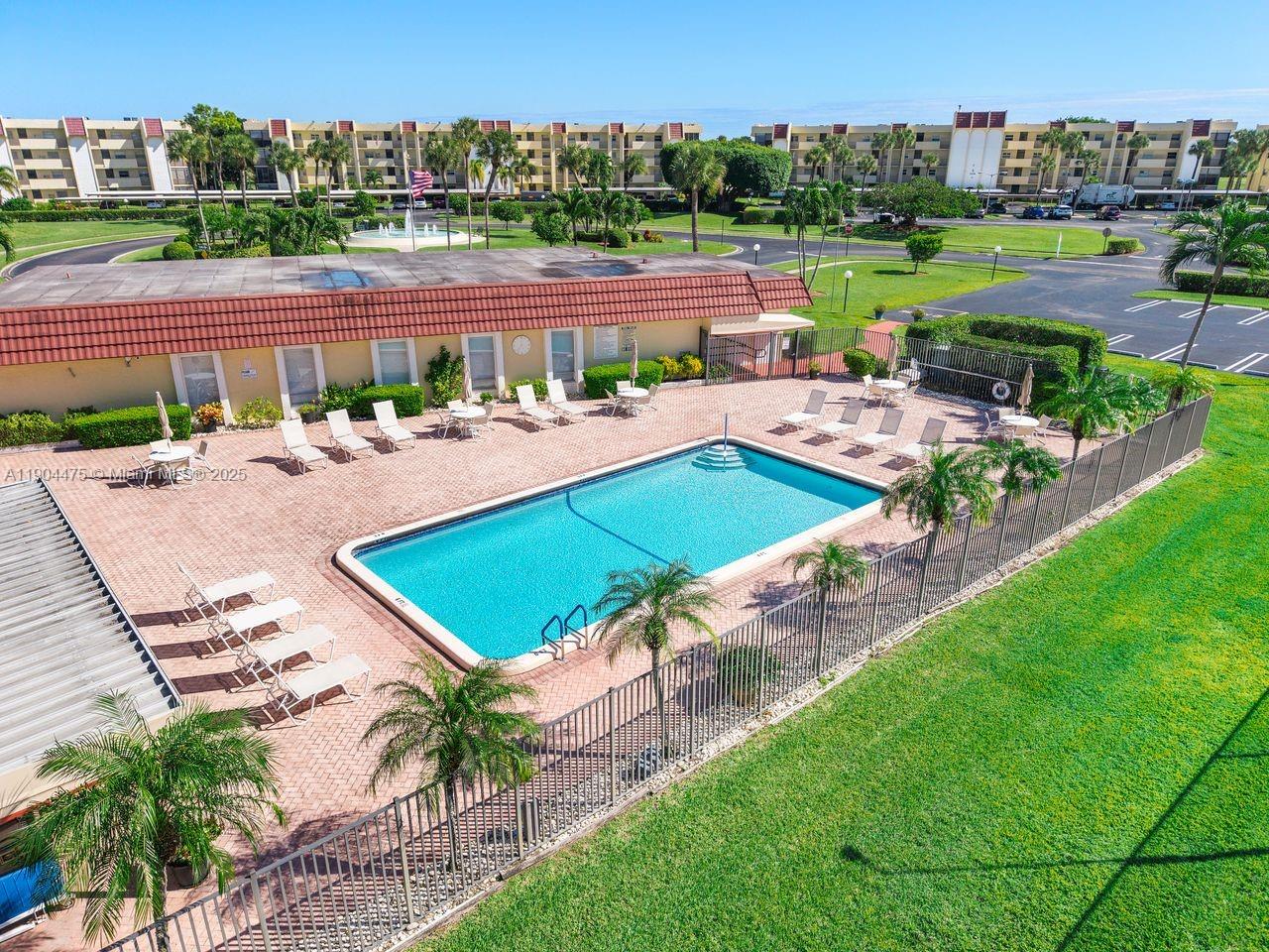 23249 N Barwood Ln N # 102