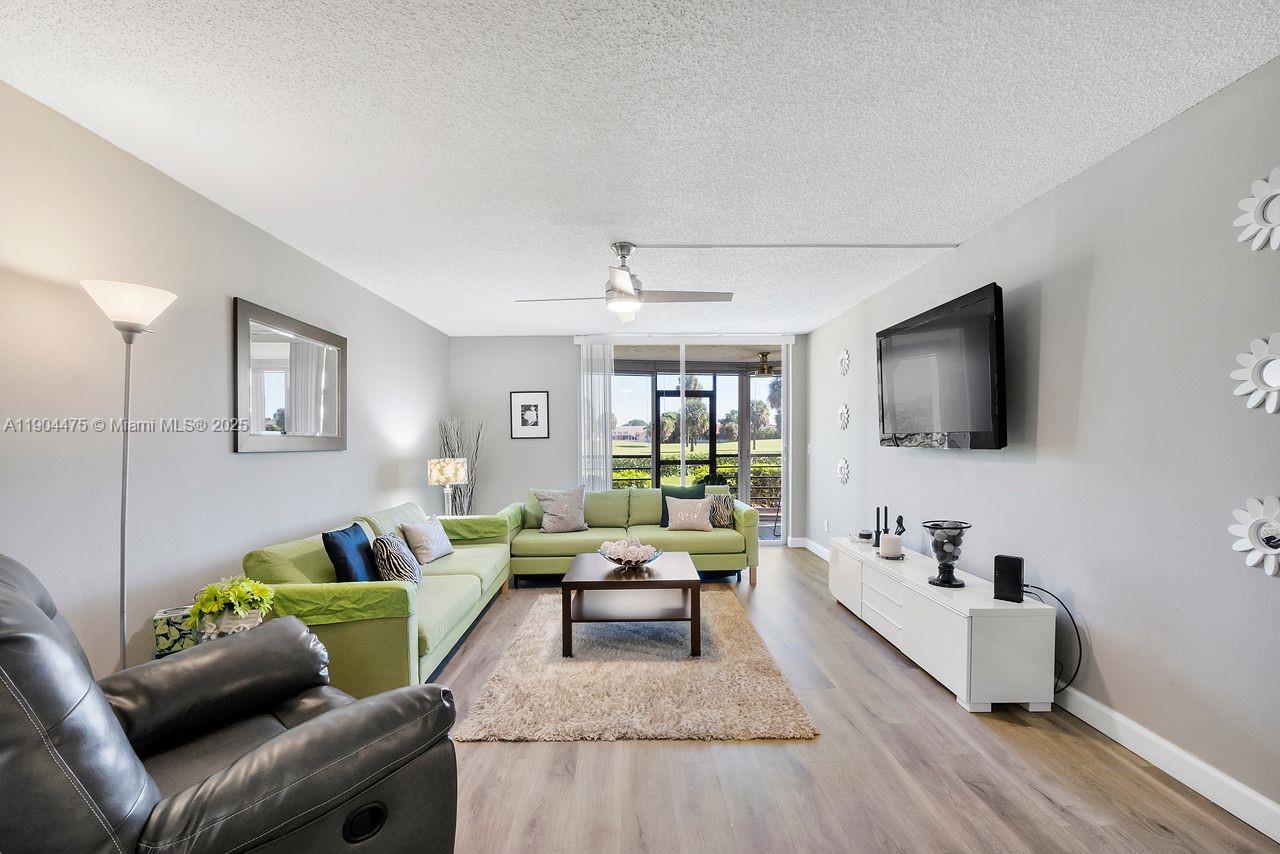 23249 N Barwood Ln N # 102