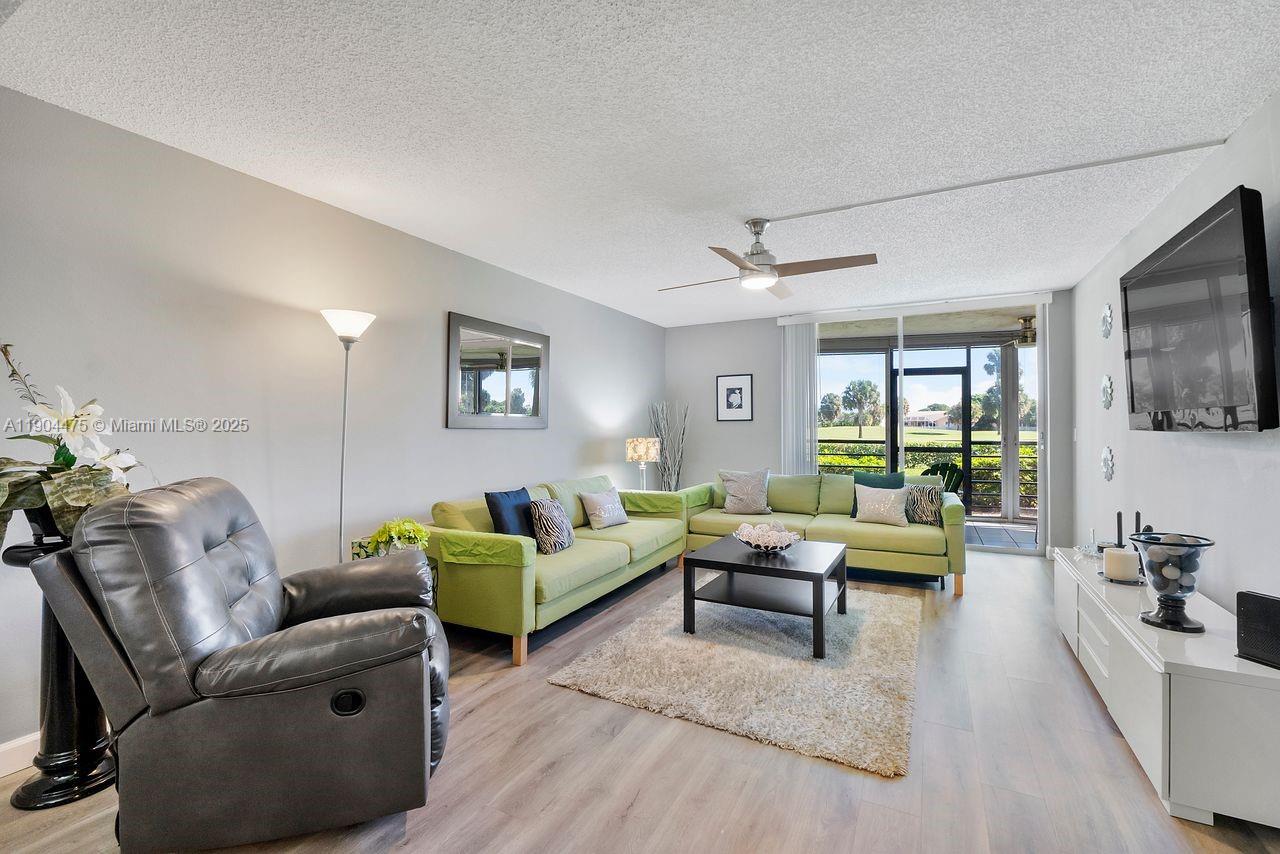 23249 N Barwood Ln N # 102